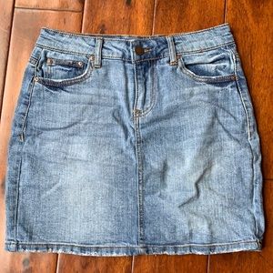 Ivy and Main Jean skirt. Size 3. Great condition